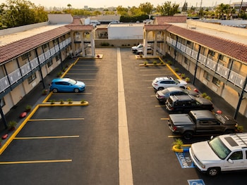 big a motel and suites near disneyland orange county