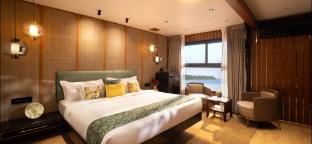 luxury houseboat