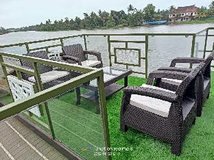 luxury houseboat