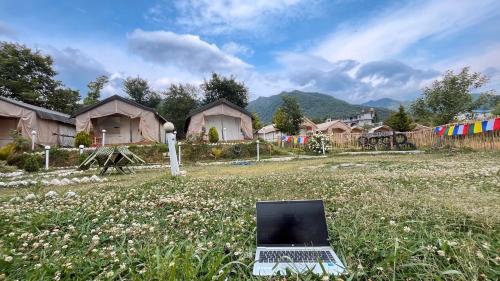 camp kelang mountain view camping bonfire stay near paragliding landing site