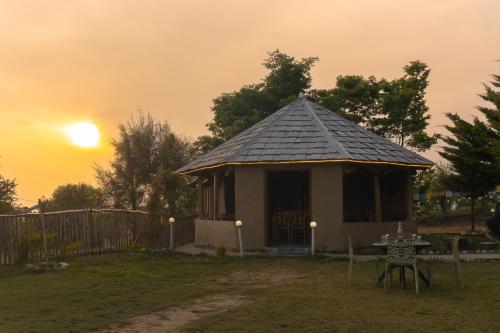 camp kelang mountain view camping bonfire stay near paragliding landing site