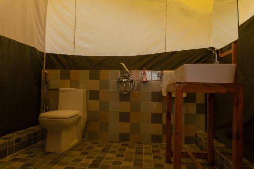 camp kelang mountain view camping bonfire stay near paragliding landing site