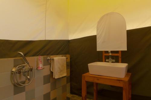 camp kelang mountain view camping bonfire stay near paragliding landing site