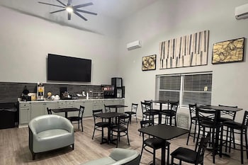 Days Inn By Wyndham Camden Ar,,2 star