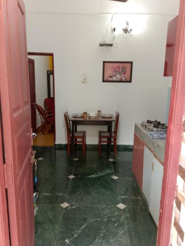 alex marie holiday apartments