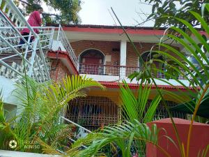 alex marie holiday apartments