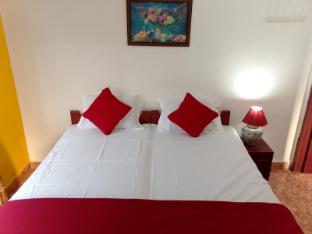 alex marie holiday apartments