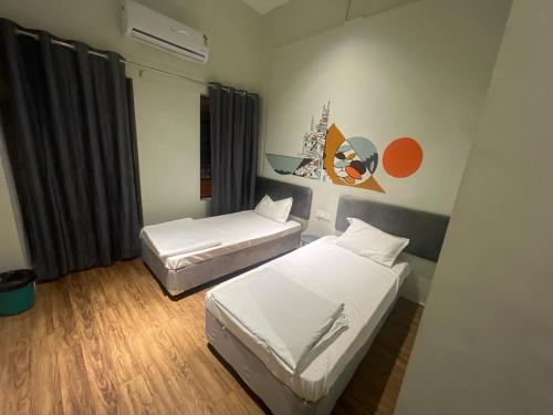 my roomz banaras