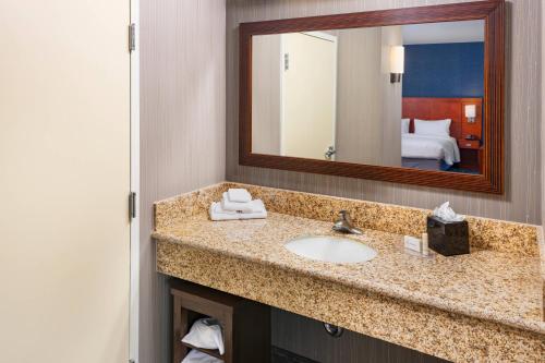 courtyard by marriott santa ana orange county