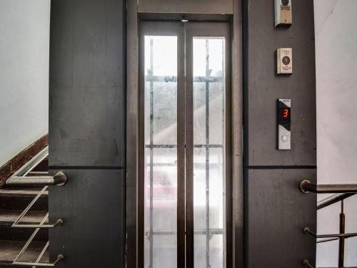 super hotel o d plaza near by pitampura metro station