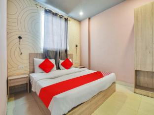 Super Hotel O D Plaza Near By Pitampura Metro Station,,4 star