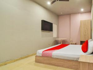 super hotel o d plaza near by pitampura metro station
