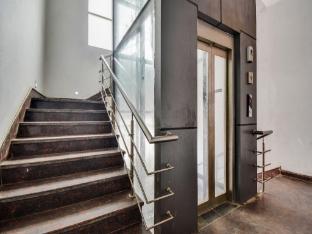 super hotel o d plaza near by pitampura metro station