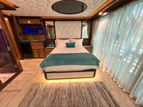 overnight super yacht experience orchid