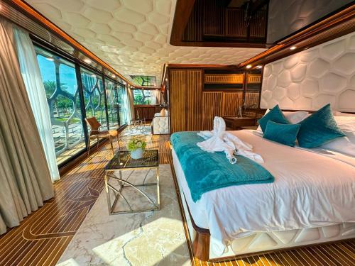 overnight super yacht experience orchid