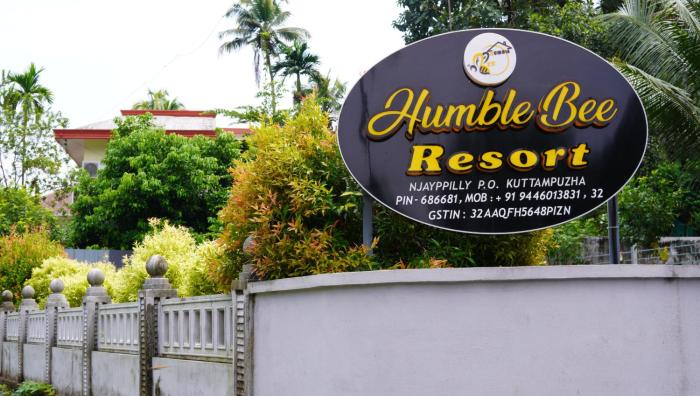 humblebee retreat thattekad