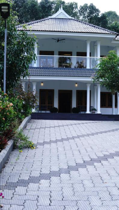 humblebee retreat thattekad