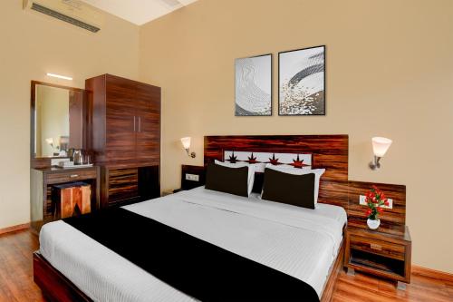 Super Townhouse Oak Sinhgad Road Crossway Formerly Popular Hotel,,4 star