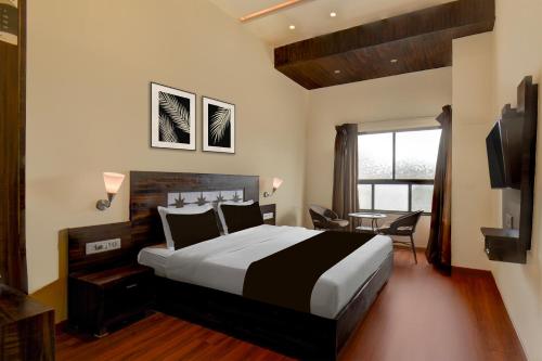 Super Townhouse Oak Sinhgad Road Crossway Formerly Popular Hotel,,4 star