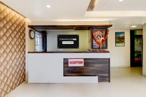 Super Townhouse Oak Sinhgad Road Crossway Formerly Popular Hotel,,4 star