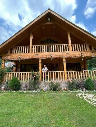 Riverfront Reem Cottage,,4 star