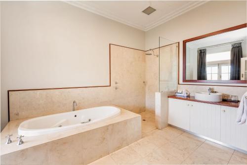 caves house hotel and apartments yallingup