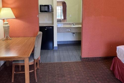 Travelodge By Wyndham Lubbock,,2 star