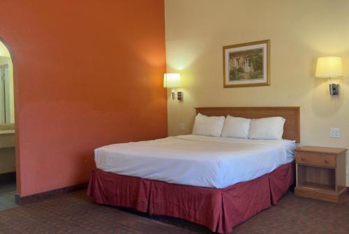 Travelodge By Wyndham Lubbock,,2 star