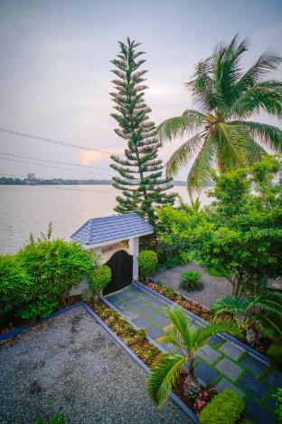 the island house homestay kochi