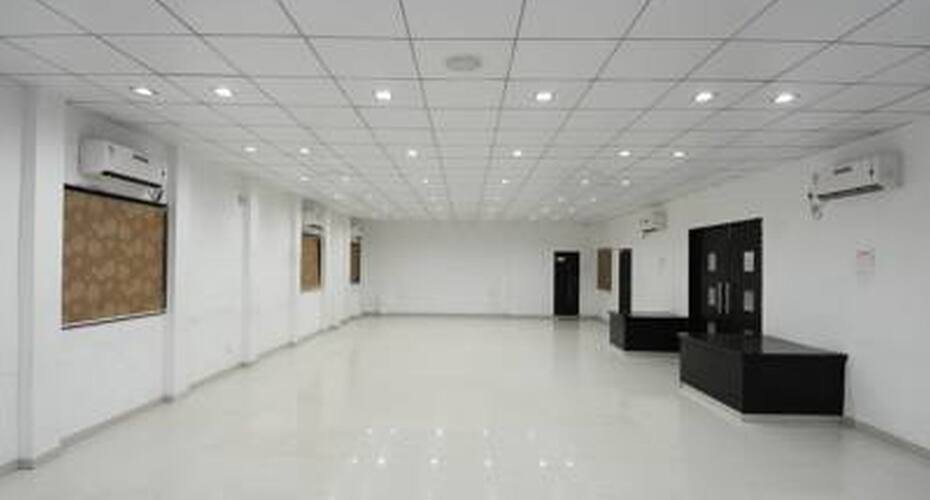 hotel skylawn surat