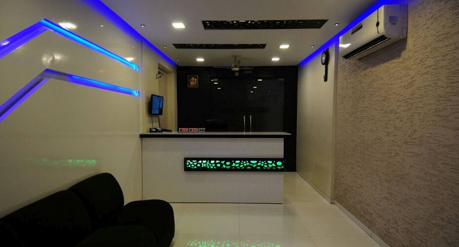 hotel skylawn surat