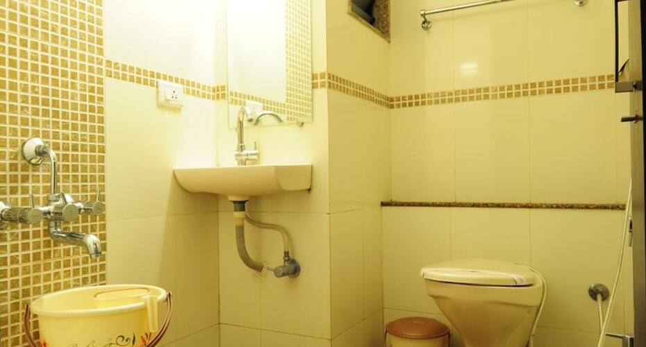 hotel skylawn surat