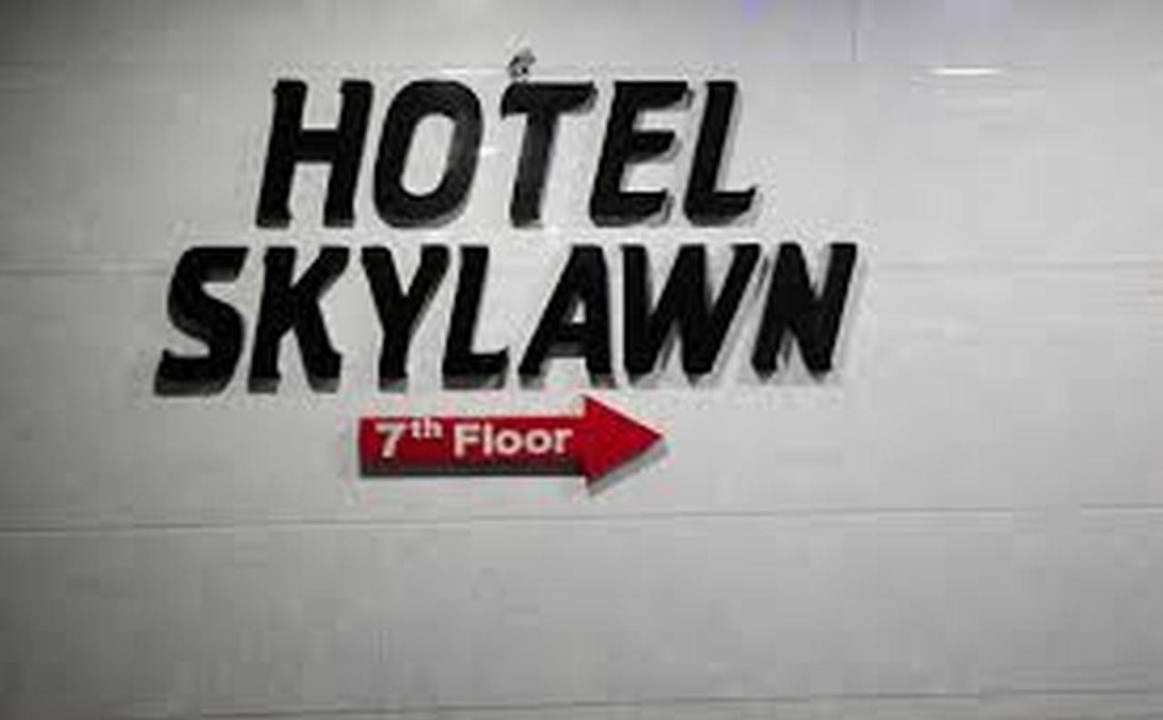 hotel skylawn surat