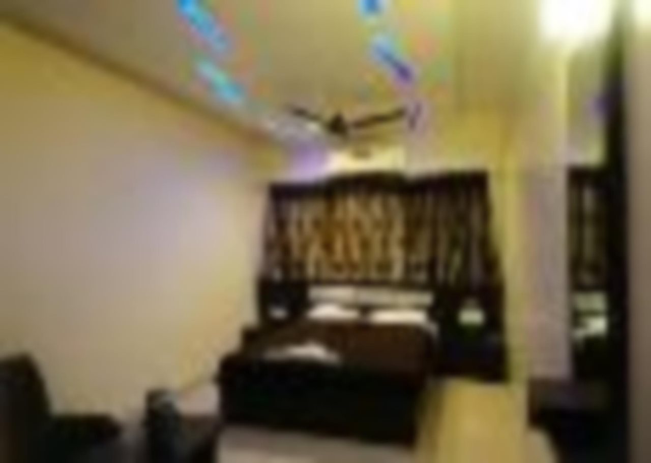 hotel skylawn surat