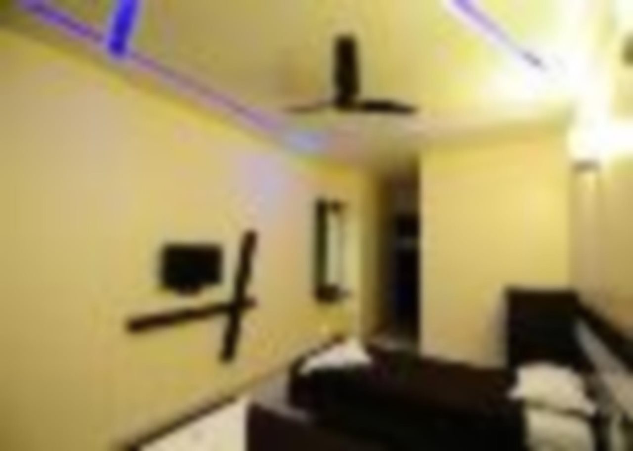 hotel skylawn surat