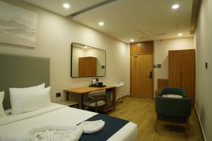 trunk and trolley gachibowli hyderabad