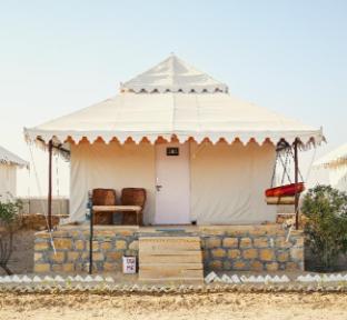 lakhmana desert camp with swimming pool
