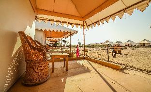 lakhmana desert camp with swimming pool