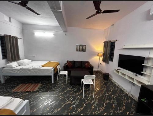 Raj Andar Guest House,,4 star