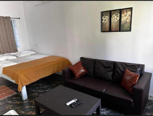 Raj Andar Guest House,,4 star