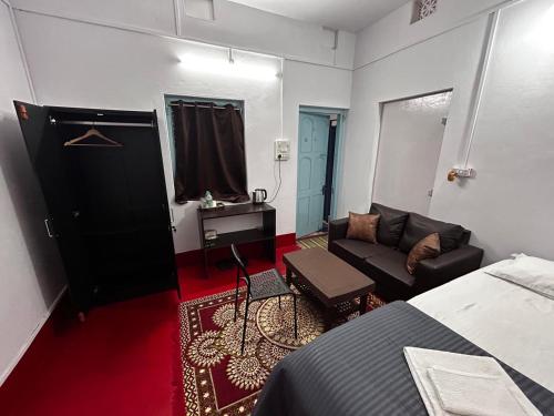 Raj Andar Guest House,,4 star