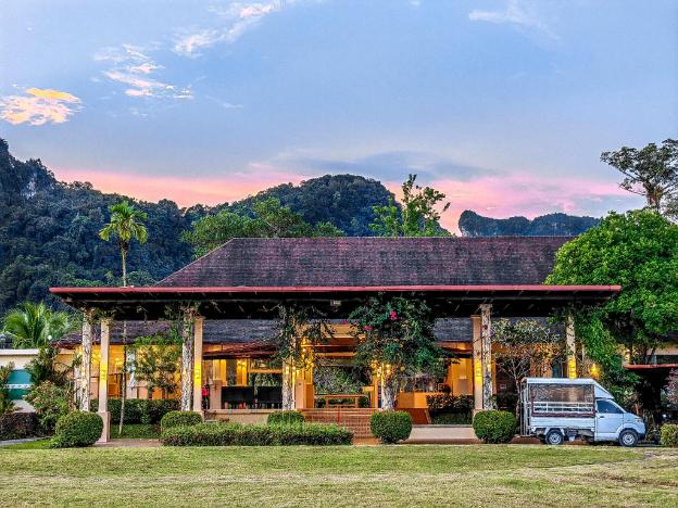 bor saen pool villa
