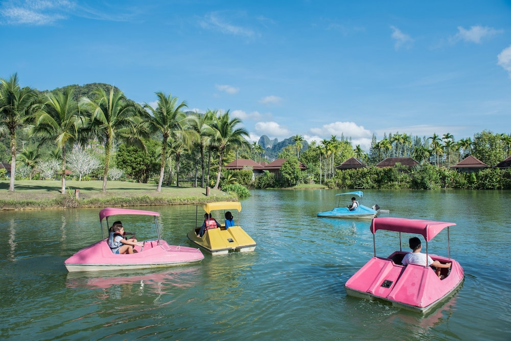 bor saen pool villa
