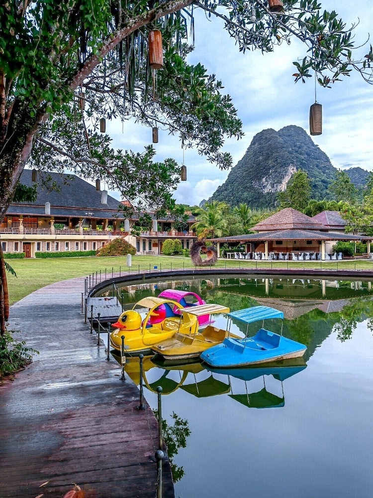 bor saen pool villa