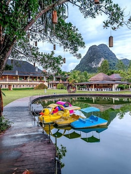 bor saen pool villa