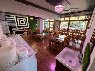d royal ladakh hotel and restaurant
