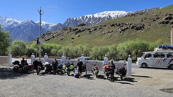 d royal ladakh hotel and restaurant