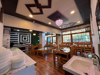D Royal Ladakh Hotel And Restaurant,,3 star