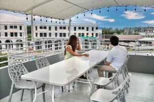 friends hostel phuket airport