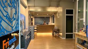 friends hostel phuket airport